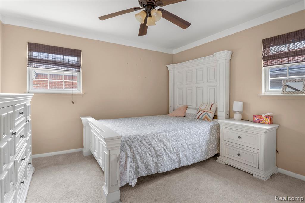 6483 N SILVERY Lane, Dearborn Heights, MI 48127 — Photo 19