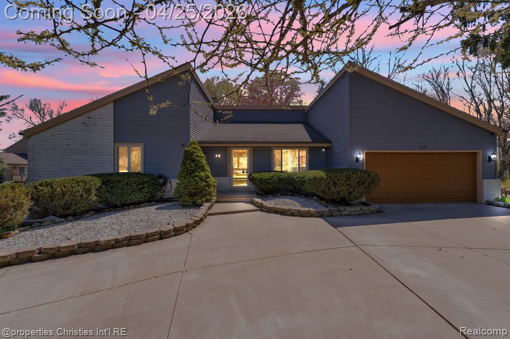 7573 Ashburton Court, West Bloomfield, MI — Photo 2