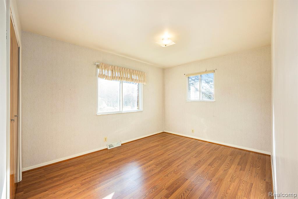 736 Beachway Drive, White Lake, MI 48383 — Photo 16