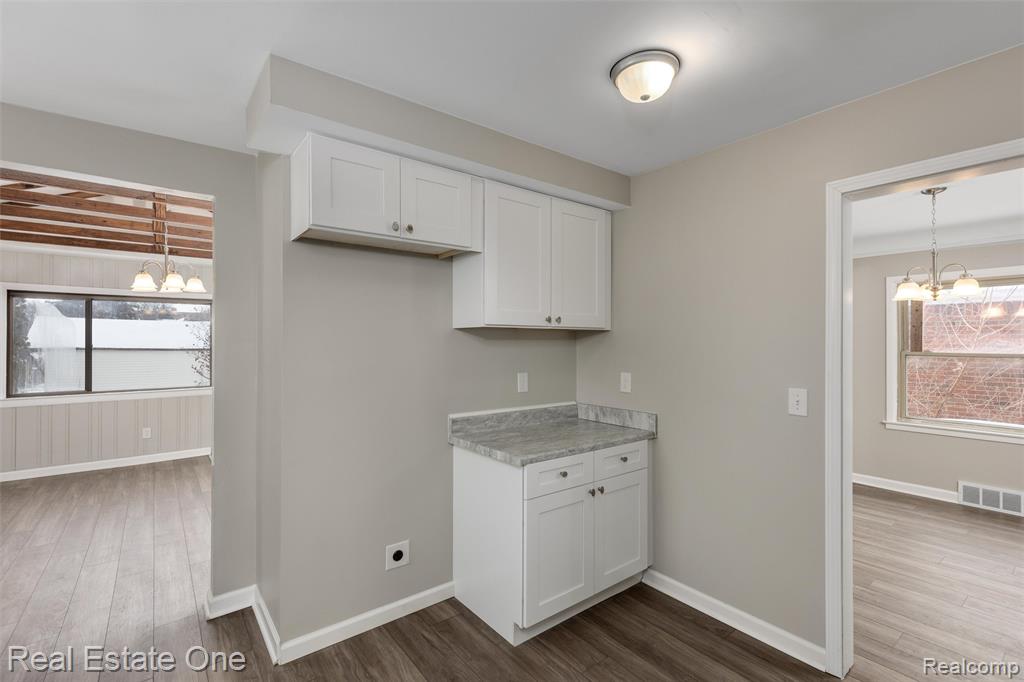 19196 Berden Street, Grosse Pointe, MI 48236 — Photo 16
