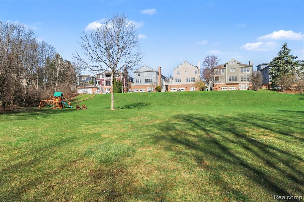 4 Riverbank Drive, Beverly Hills, MI 48025 — Photo 34