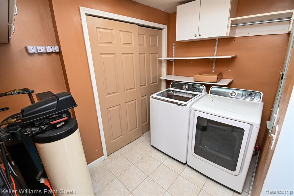 635 JOSLYN Road, Lake Orion, MI 48362 — Photo 22