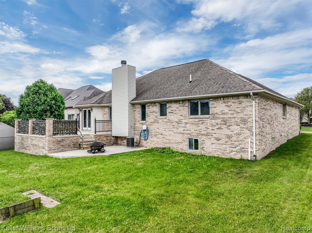 51488 BLUE SPRUCE Drive, Macomb, MI 48042 — Photo 8