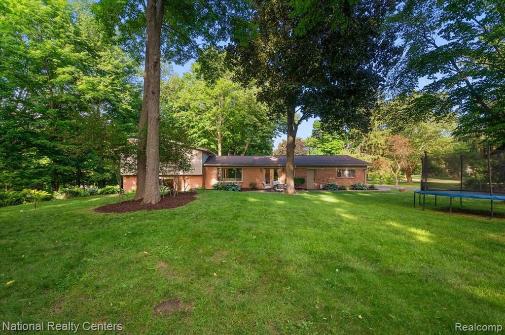 21201 E Chigwidden Street, Northville, MI 48167 — Photo 52
