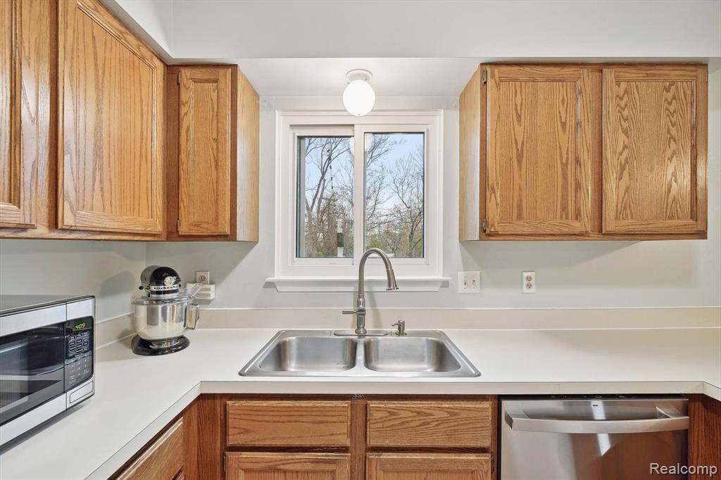 4020 OTTO Road, Waterford, MI 48328 — Photo 17