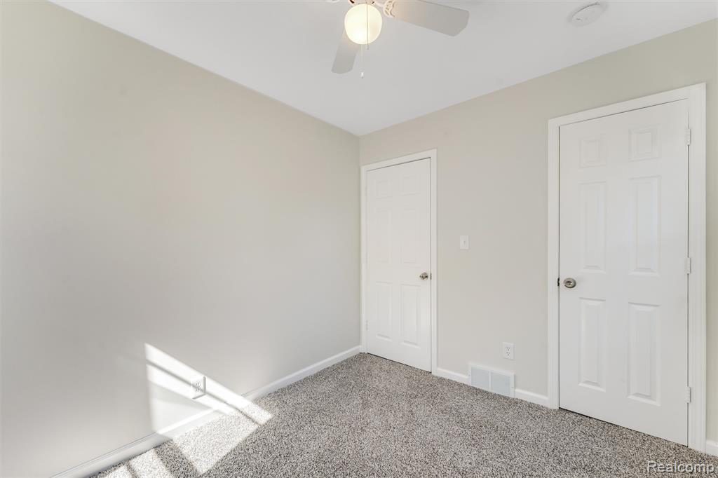 19168 Berden, Grosse Pointe, MI 48236 — Photo 12