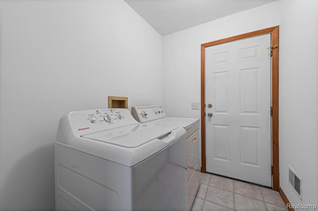 941 Pine Street, Wyandotte, MI 48192 — Photo 25