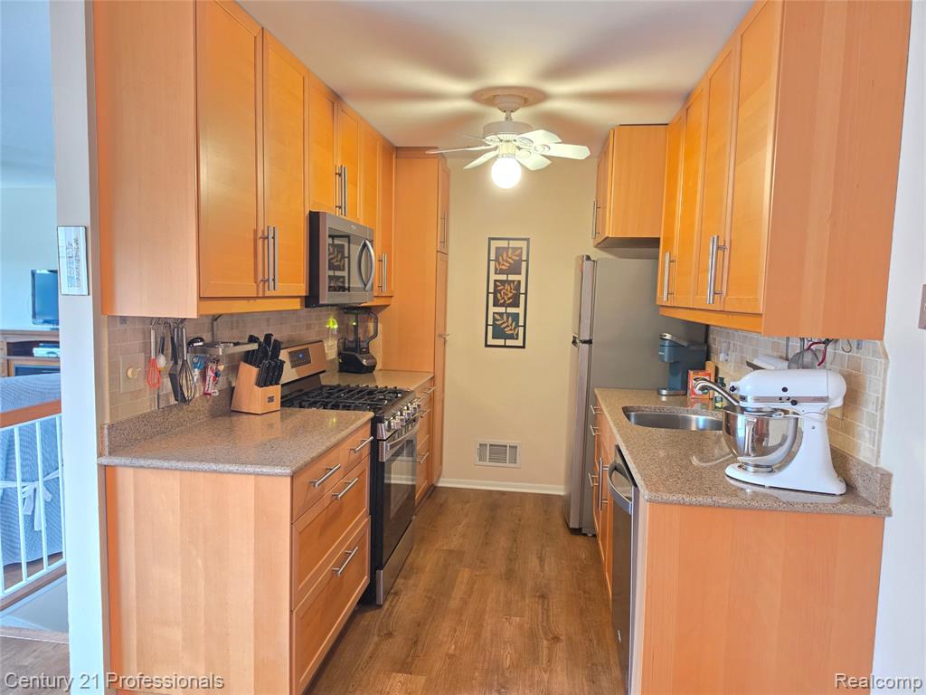 40318 Newport Drive, Plymouth, MI 48170 — Photo 10