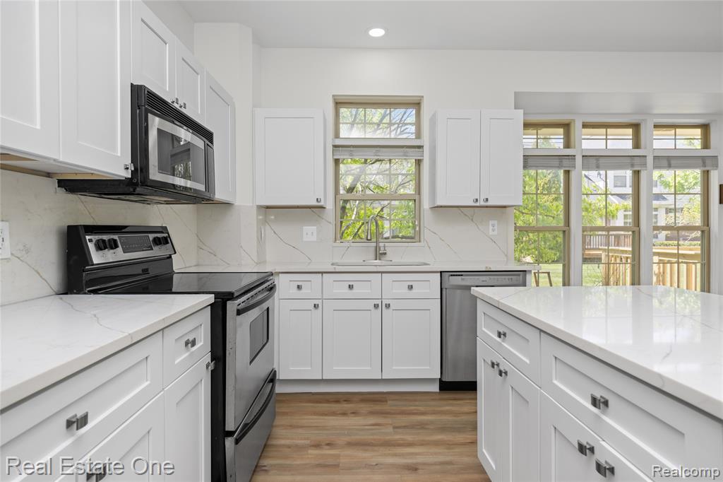 7382 Gateway Drive, West Bloomfield, MI — Photo 12