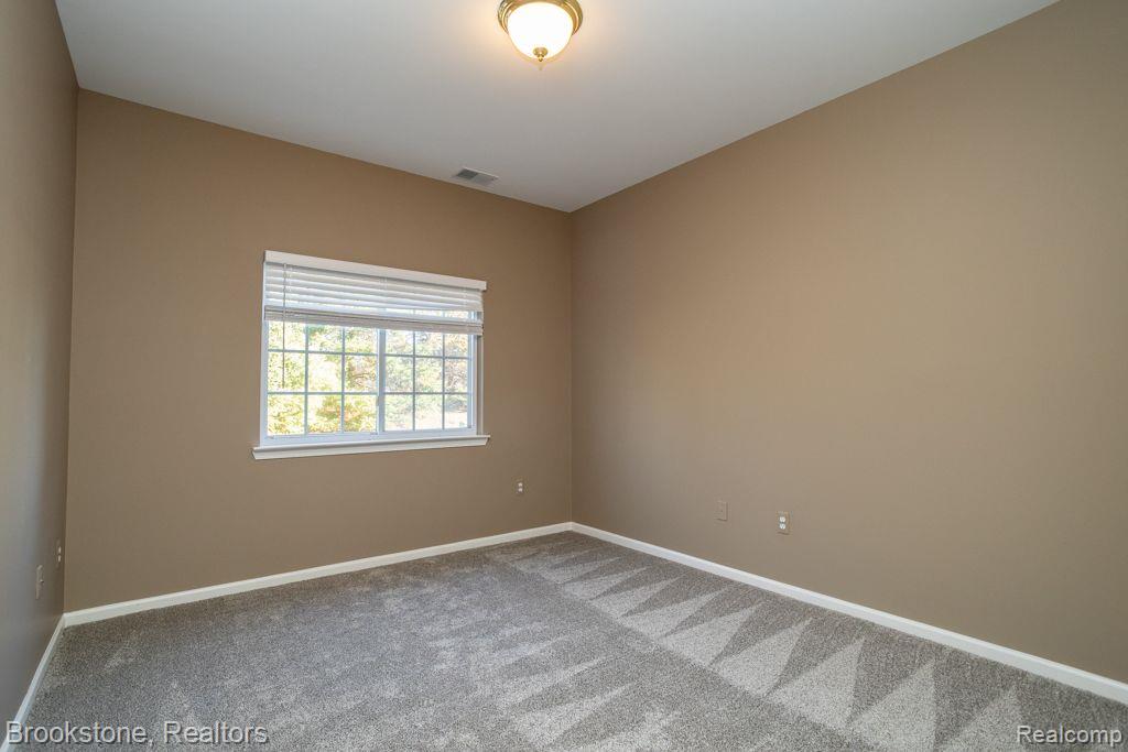 5829 TWIN OAKS Drive, Sterling Heights, MI 48314 — Photo 17