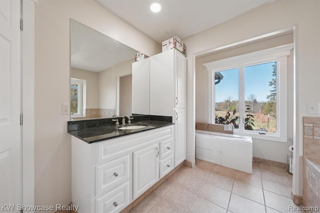 1112 W Cook Road, Grand Blanc, MI 48439 — Photo 29