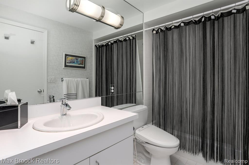 7248 SIMSBURY Drive, West Bloomfield, MI — Photo 36