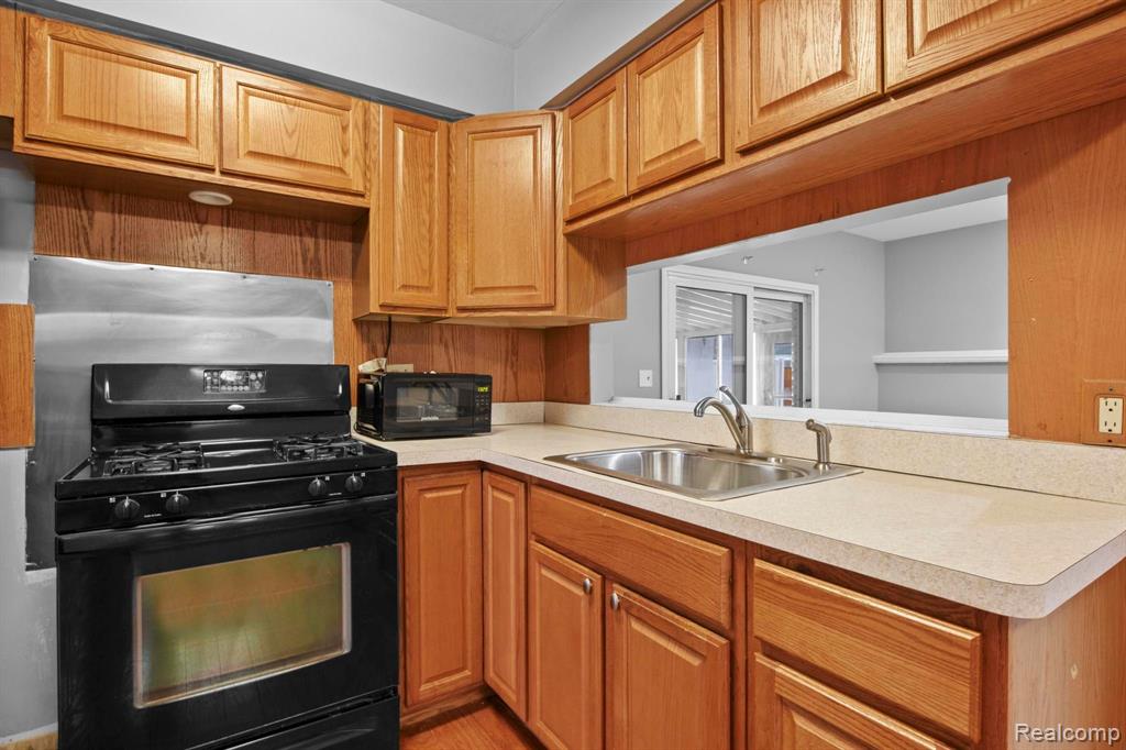 8426 Forrest Drive, Canton, MI 48187 — Photo 12
