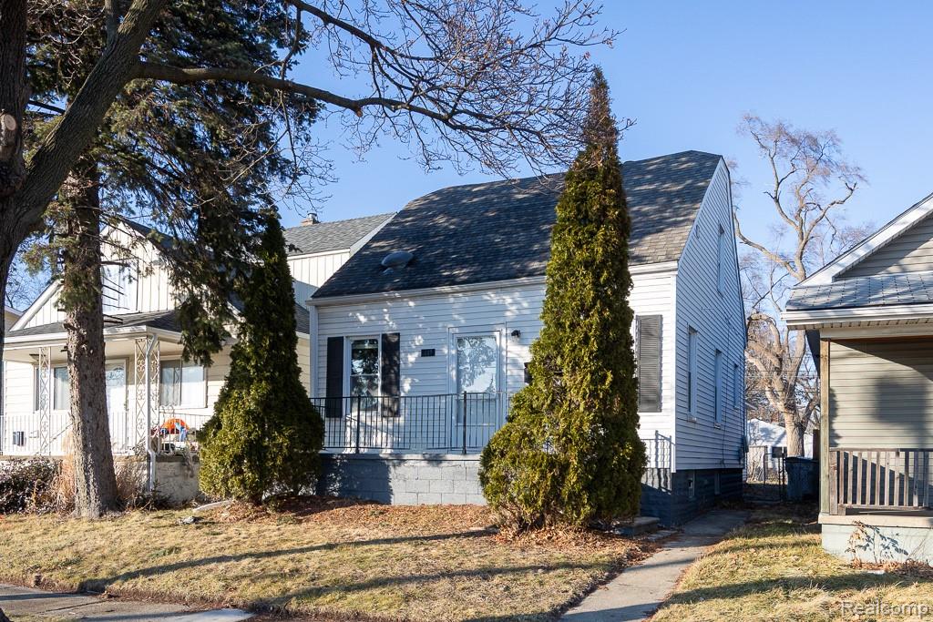 128 W Muir Avenue, Hazel Park, MI 48030 — front exterior