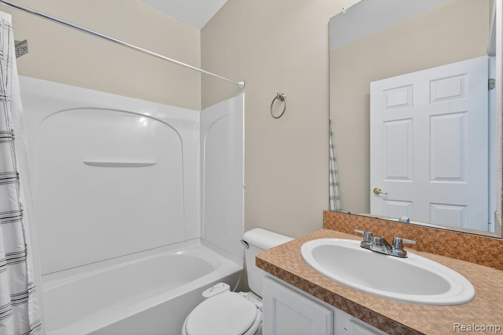 43027 Strand Drive, Sterling Heights, MI 48313 — Photo 16
