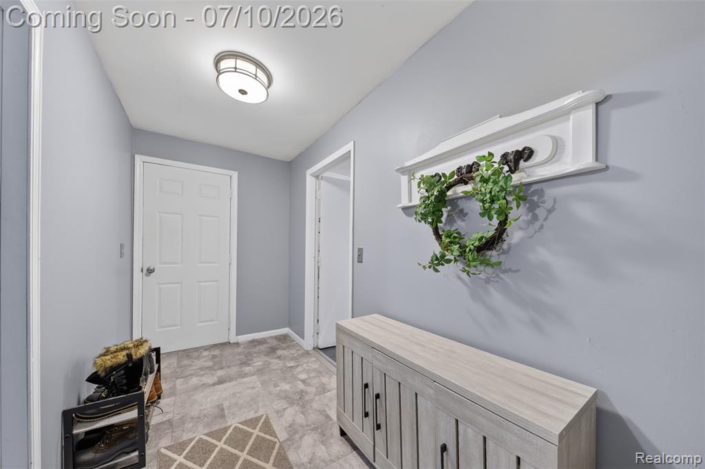 800 Hinford Avenue, Lake Orion, MI 48362 — Photo 24