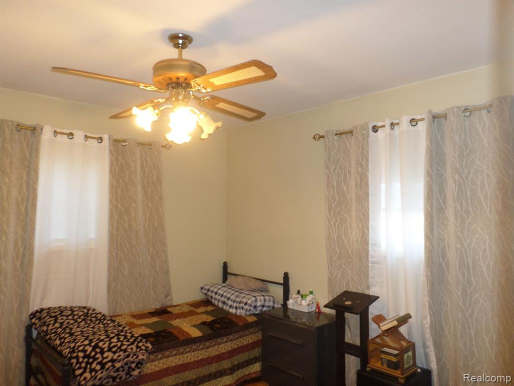 8386 N COLONIAL Street, Dearborn Heights, MI 48127 — Photo 12