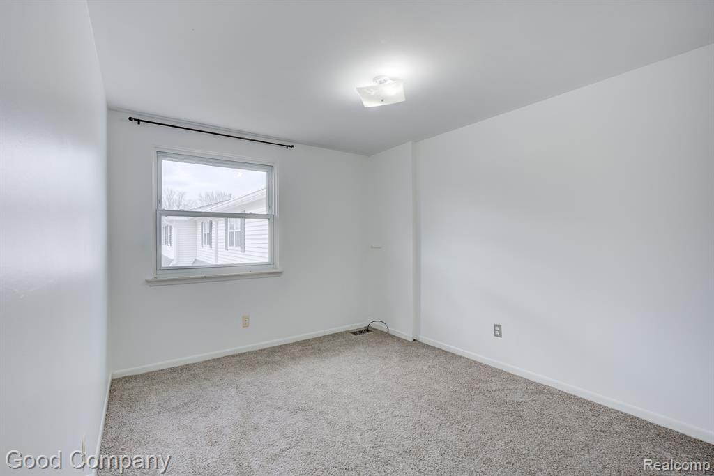 45756 KENSINGTON Street, 319, Utica, MI 48317 — Photo 15