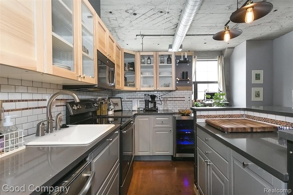 55 W Canfield, Detroit, MI 48201 — Photo 10