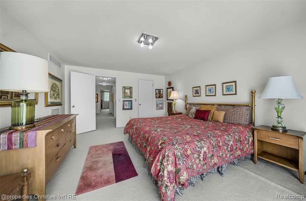 7569 Danbury Circle, West Bloomfield, MI — Photo 25