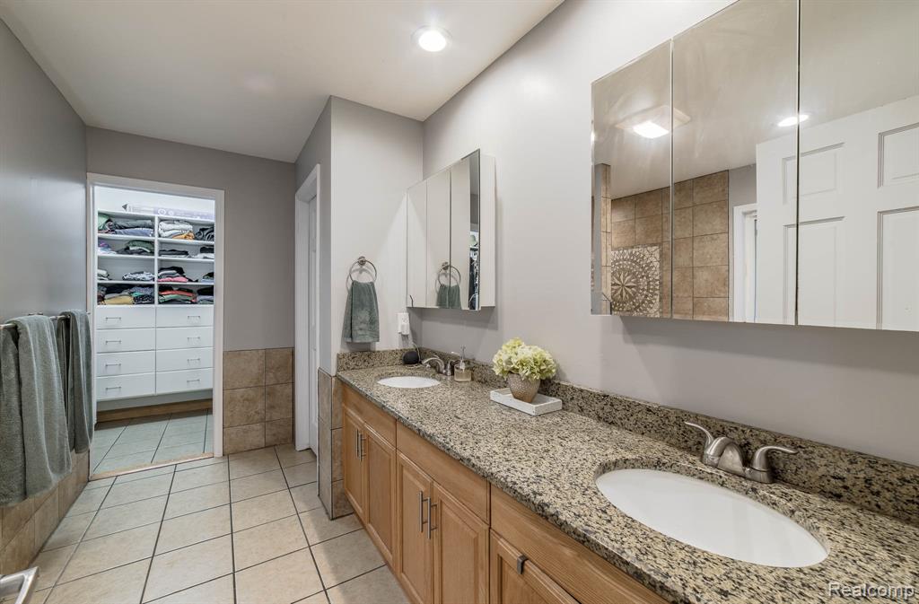 46555 Dequindre Road, Rochester Hills, MI 48307 — Photo 38