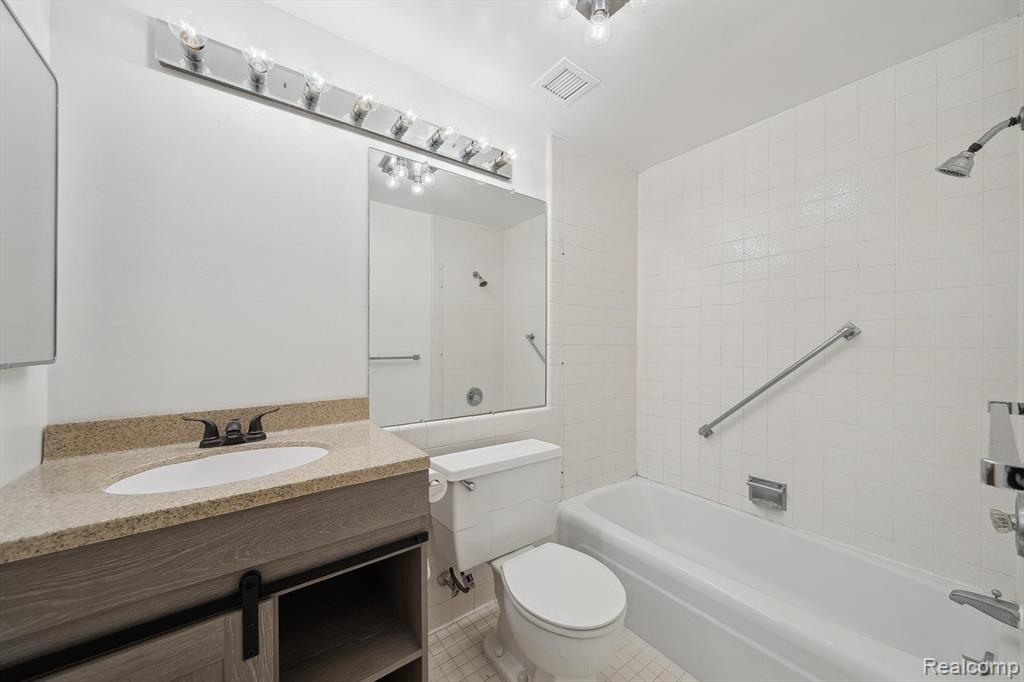 8200 E Jefferson, #1202, Detroit, MI 48214 — Photo 16