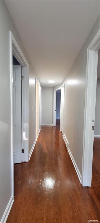 568 E DALLAS Avenue, Madison Heights, MI 48071 — Photo 10