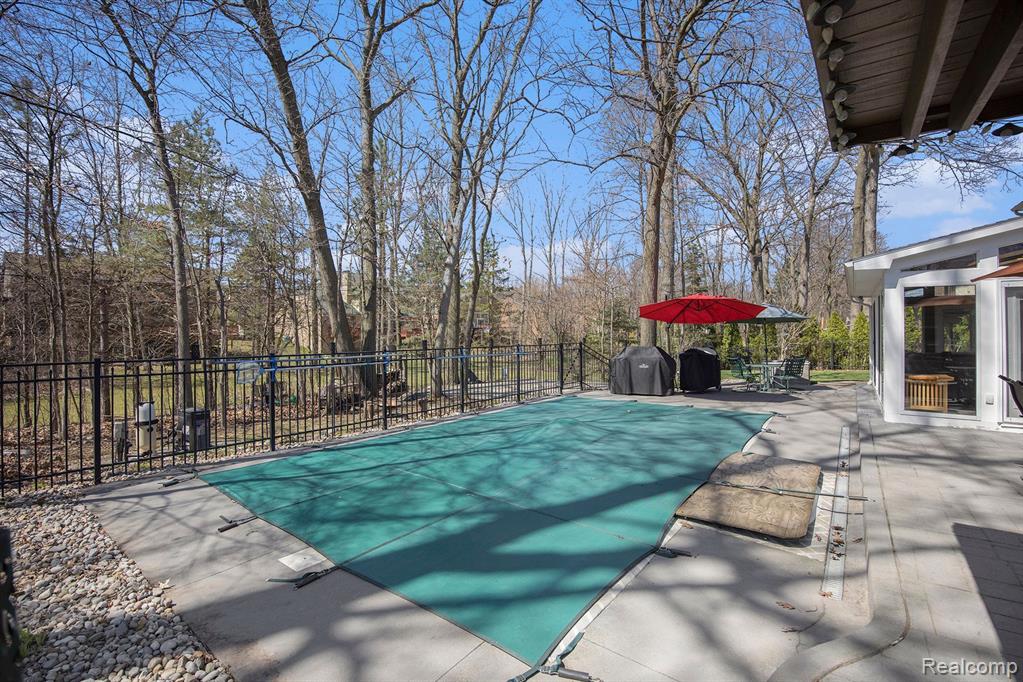 779 MEDINAH Drive, Rochester Hills, MI 48309 — Photo 48