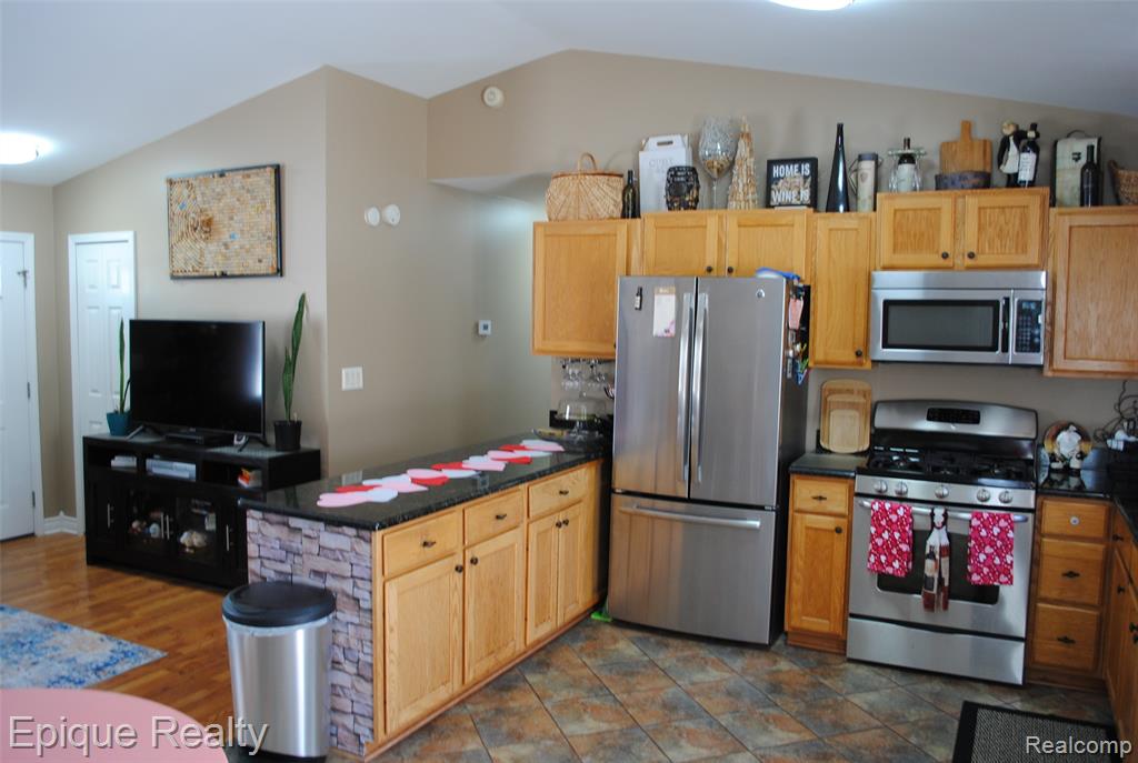 750 Applegate Drive, Marysville, MI 48040 — Photo 5