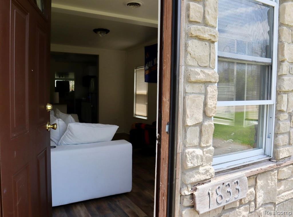 1833 CASS LAKE Road, Keego Harbor, MI 48320 — Photo 3