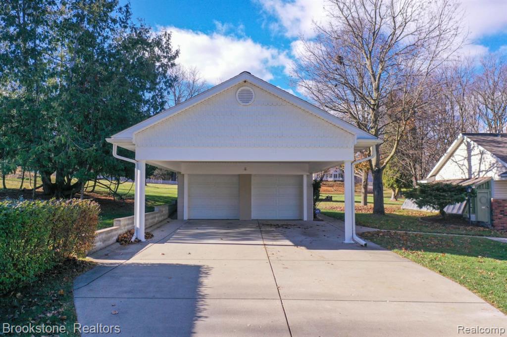 614 S East Street, Fenton, MI 48430 — Photo 8