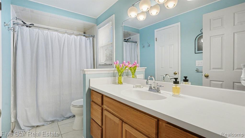 44089 Candlewood Drive, Canton, MI 48187 — Photo 19