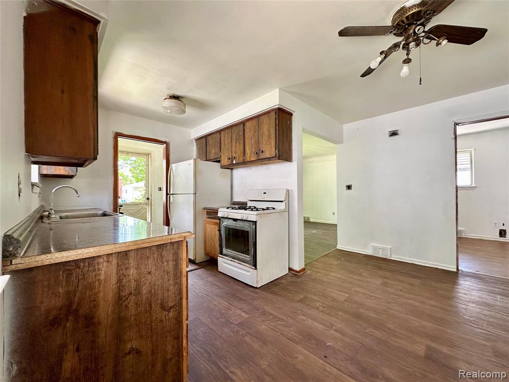 4936 Dudley Street, Dearborn Heights, MI 48125 — Photo 9