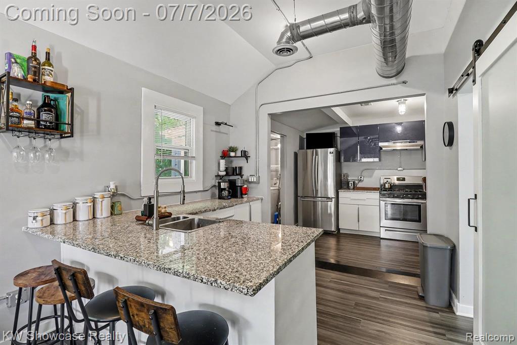 435 W Sonoma Avenue, Hazel Park, MI 48030 — Photo 12
