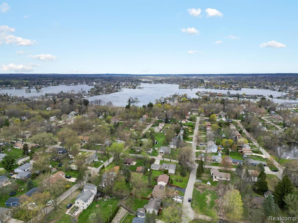 806 HARRY PAUL Drive, Lake Orion, MI 48362 — Photo 37