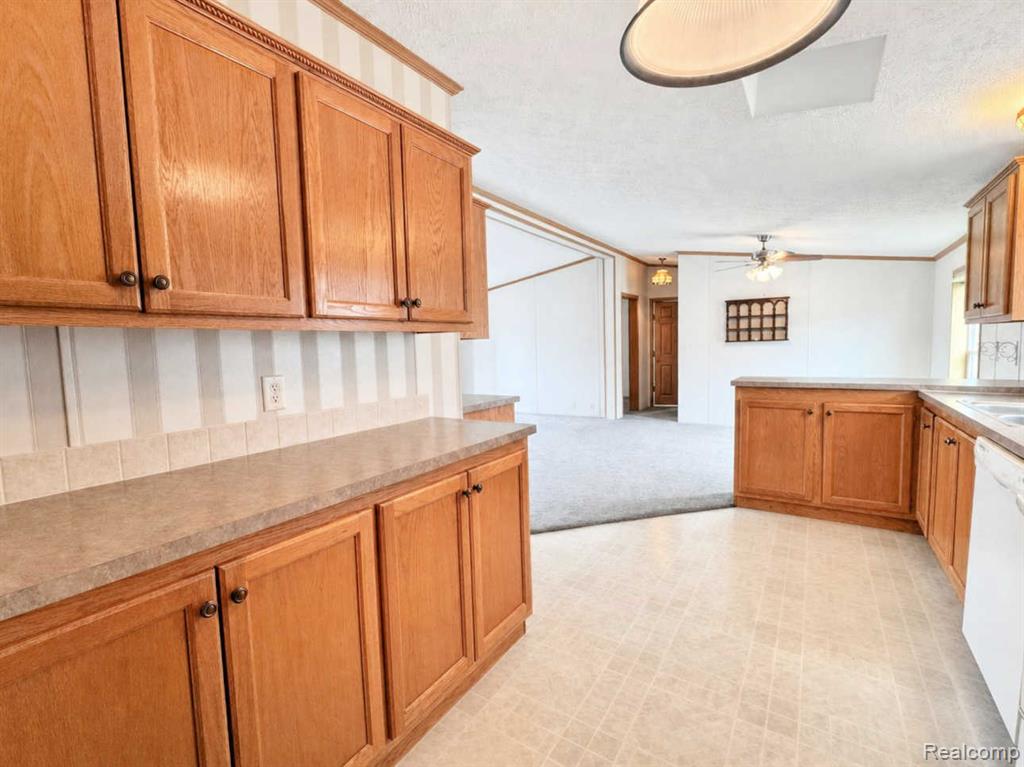 29258 Hidden River Drive, Gibraltar, MI — Photo 8