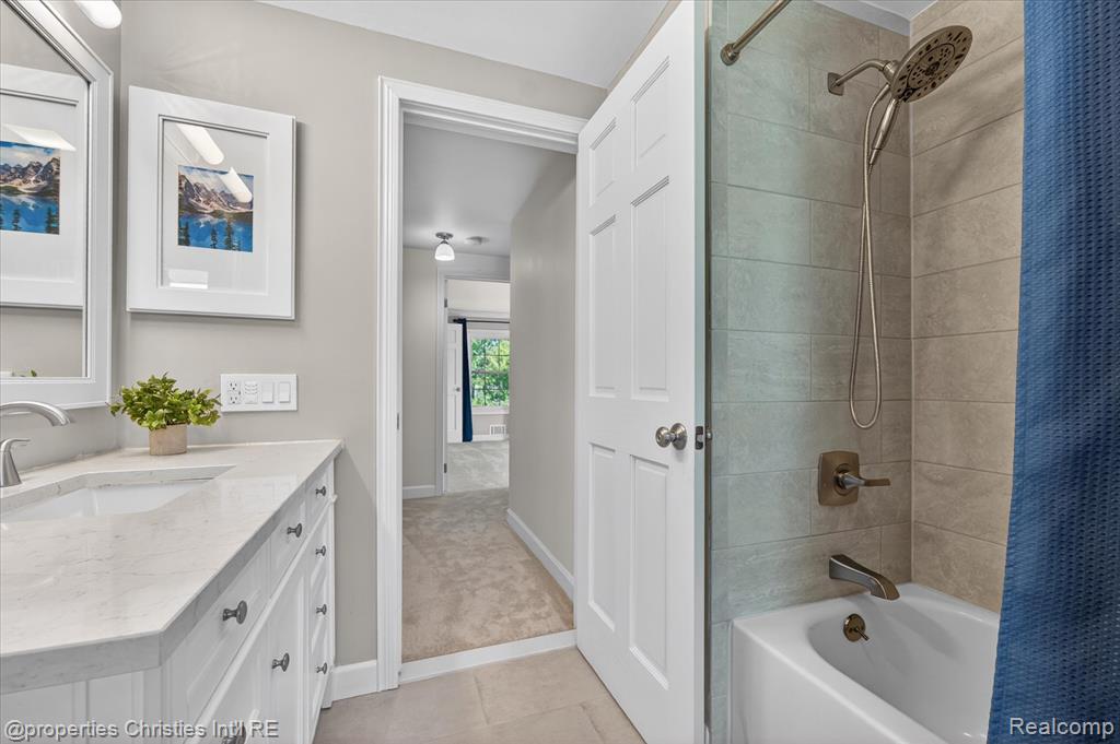 4352 Greenstown Drive, West Bloomfield, MI 48323 — Photo 36