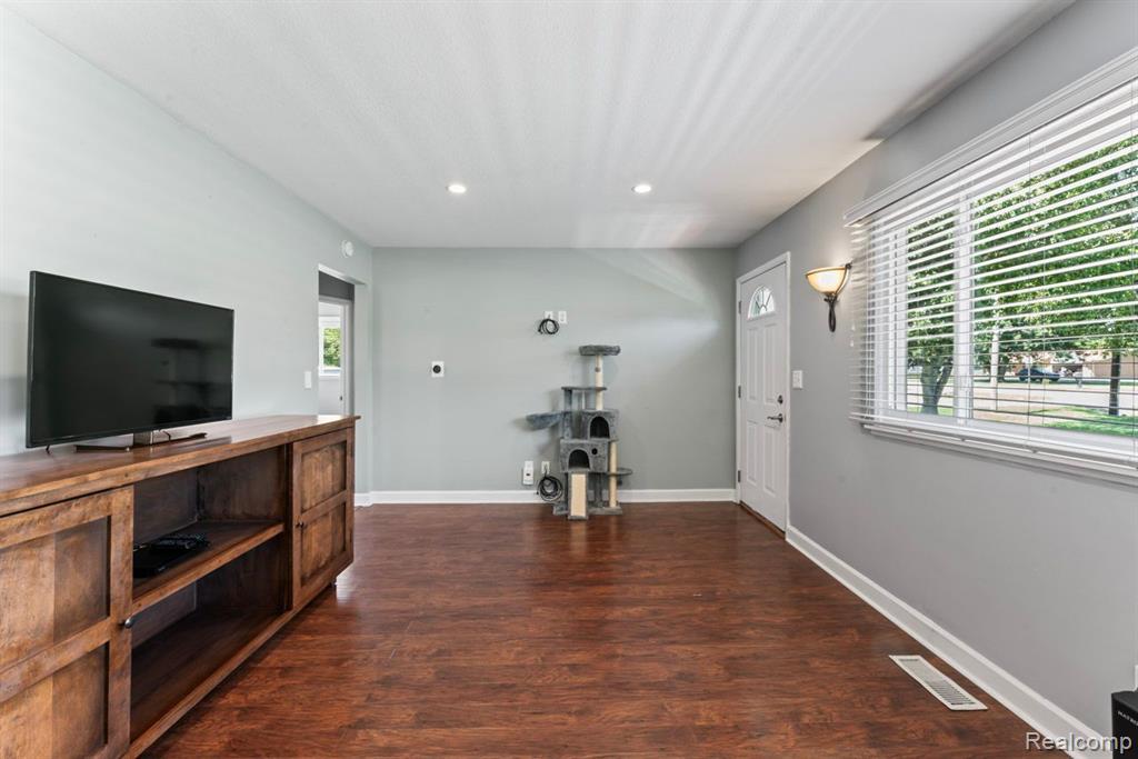 8406 E LIPPINCOTT Boulevard, Davison, MI 48423 — Photo 17