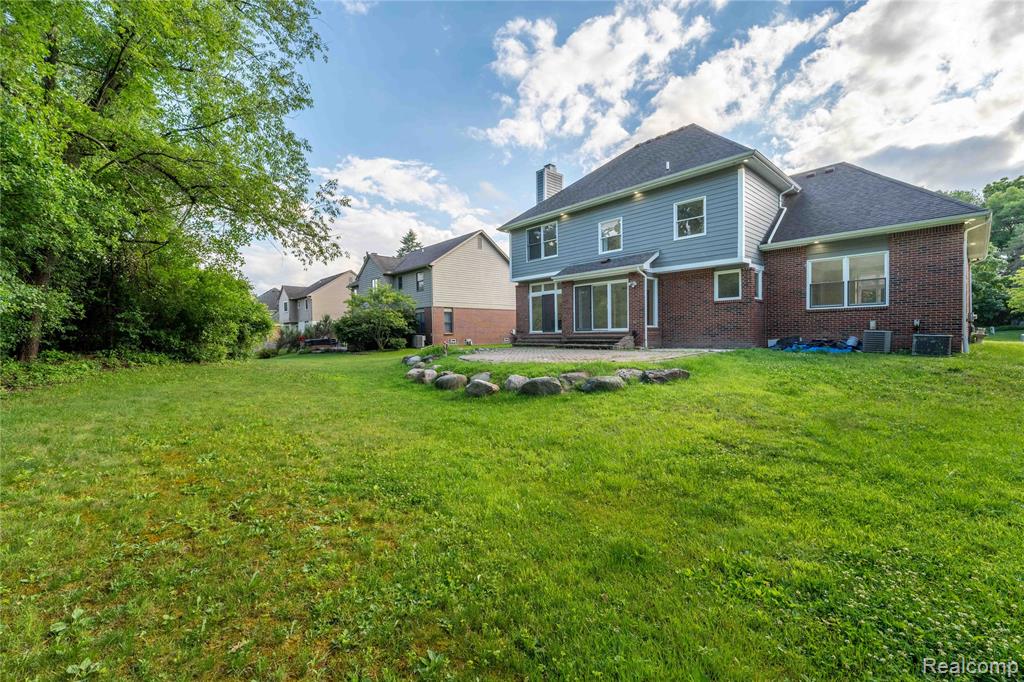 7386 Woodlore Drive, West Bloomfield, MI 48323 — Photo 39