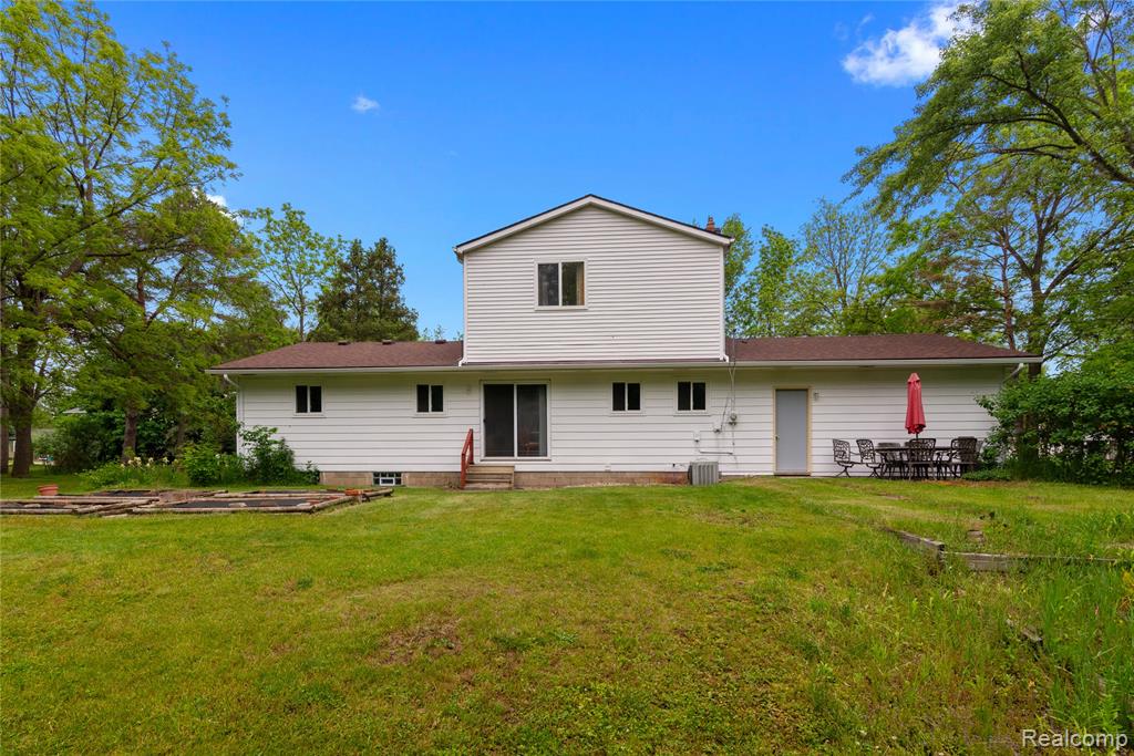 4327 Lancashire, Milford, MI 48380 — Photo 36