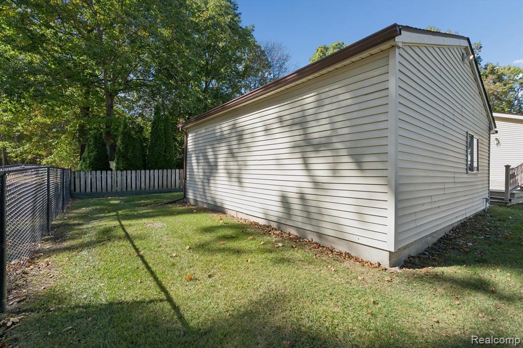 1560 Odette, Hartland, MI 48353 — Photo 35