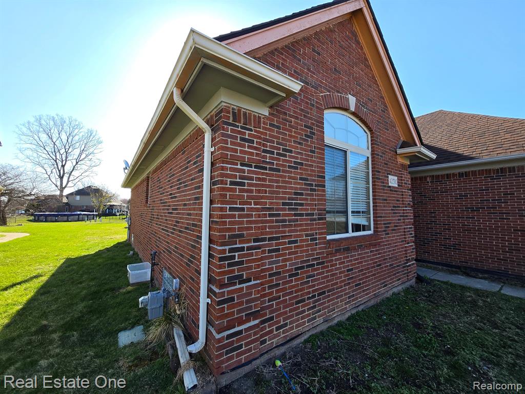 42510 PINEHURST Drive, Clinton Twp, MI 48036 — Photo 3