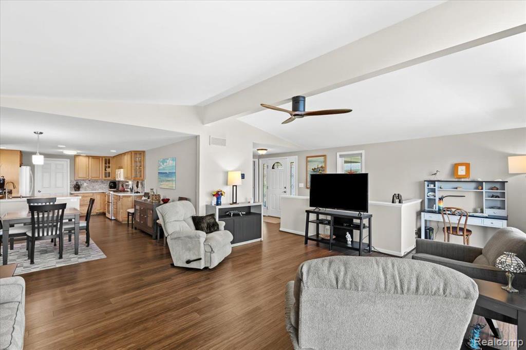 6521 HARTWOOD Drive, Fenton, MI 48430 — Photo 10