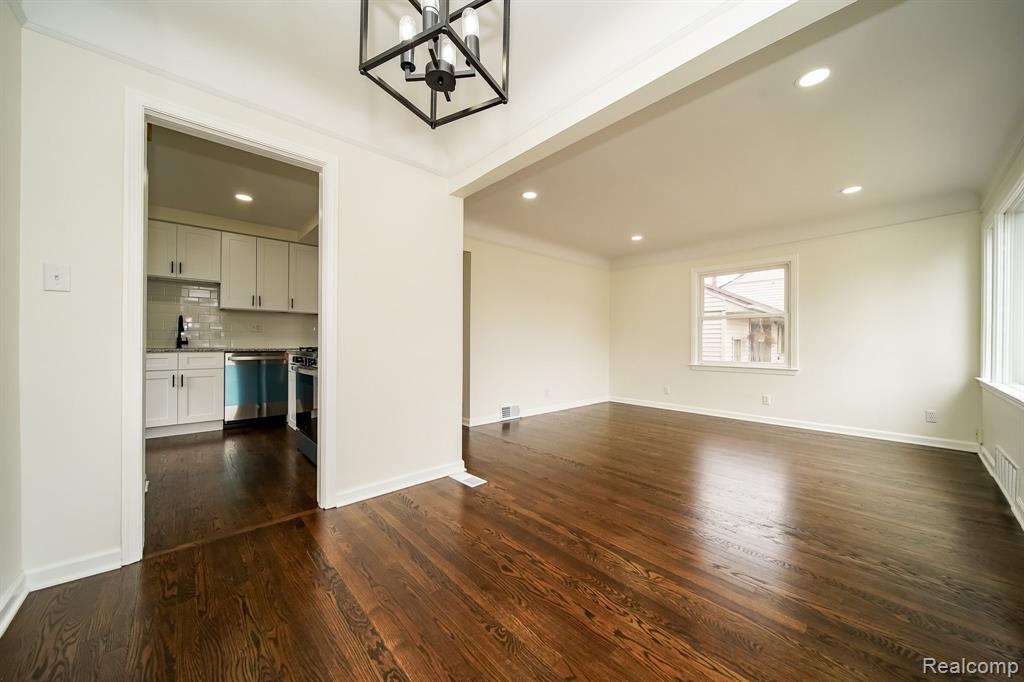 6855 KINGSBURY Street, Dearborn Heights, MI 48127 — Photo 11