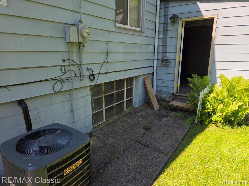 952 Lakeview Street, Waterford, MI 48328 — Photo 29