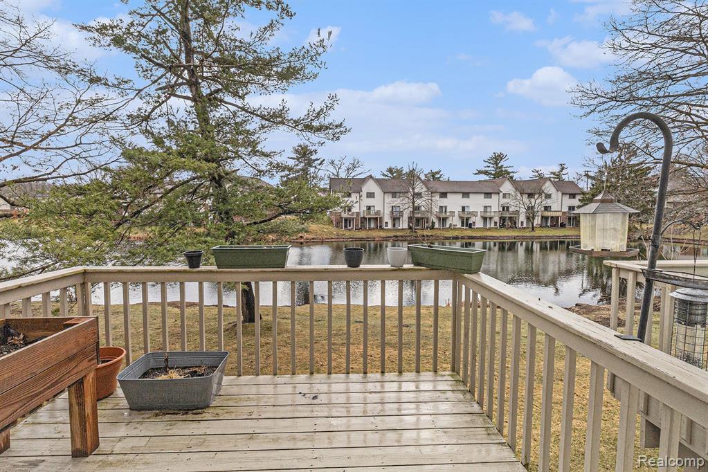 7310 BLUEWATER Drive, 117, Clarkston, MI 48348 — Photo 16