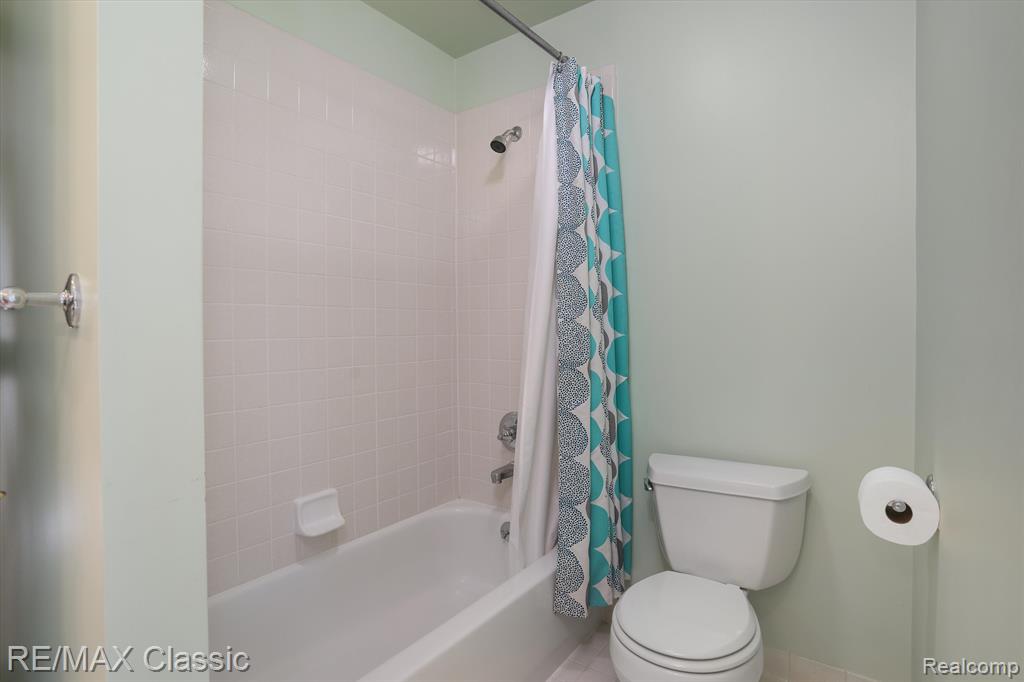 41547 BURROUGHS Avenue, Novi, MI 48377 — Photo 36