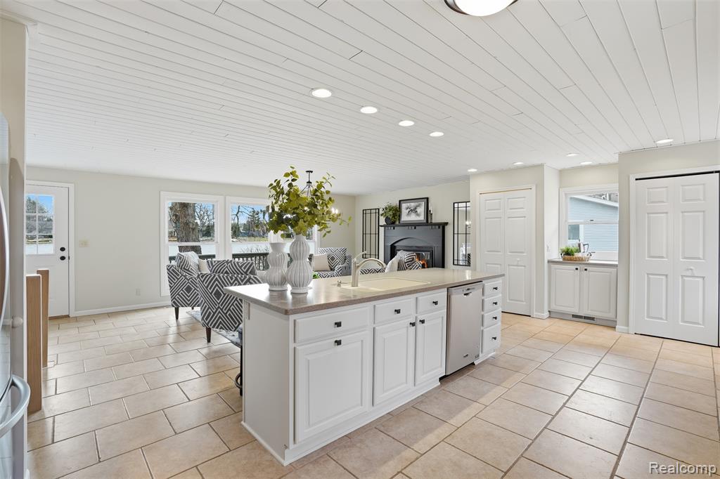 5370 Edgelake Drive, Pinckney, MI 48169 — Photo 6