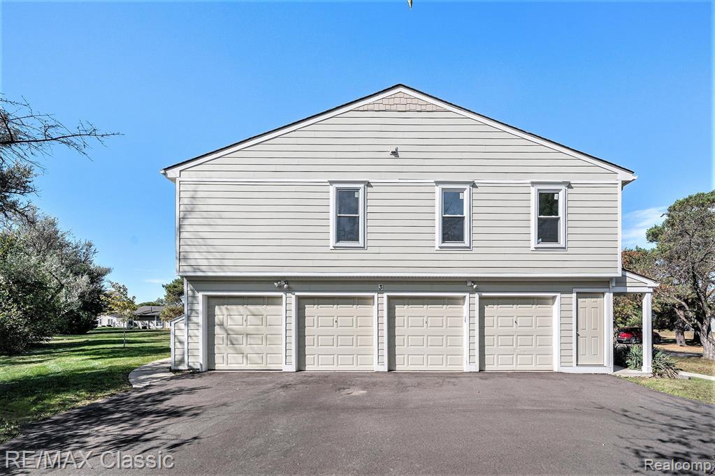 39527 Village Wood Road, Novi, MI — Photo 14
