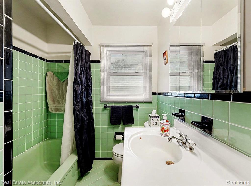 9219 Melrose Street, Livonia, MI 48150 — Photo 8